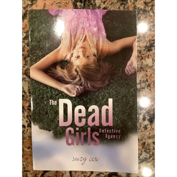 Dead Girls Detective Agency by Suzy Cox (2012, Trade Paperback) - Picture 1 of 4